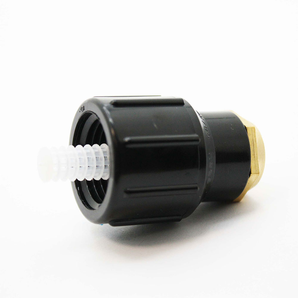 54040D 1/4 PLAS SHRUB (BR NOZ) - W03