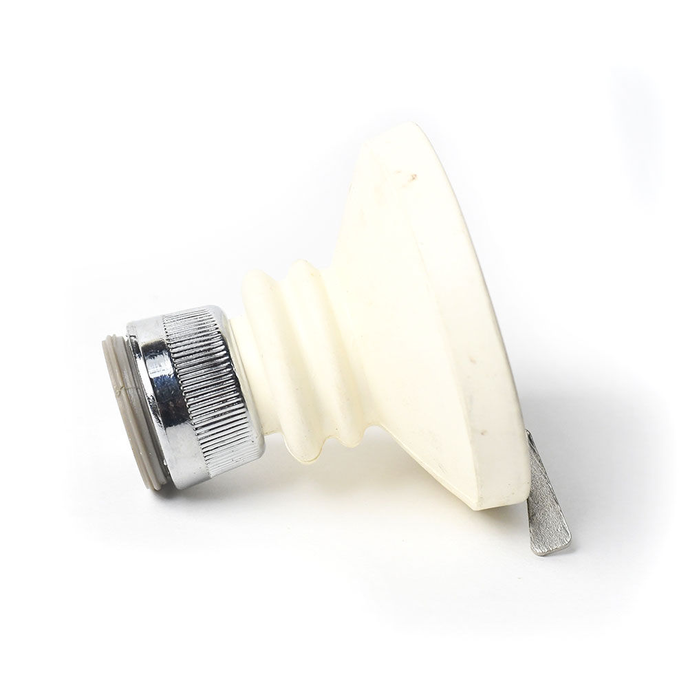 739-T Universal Fit Rubber Thread-On Aerator Spray - W04